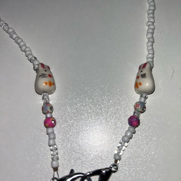 White Beaded eyeglasses chain with springtime bunny - Picture 3 of 5
